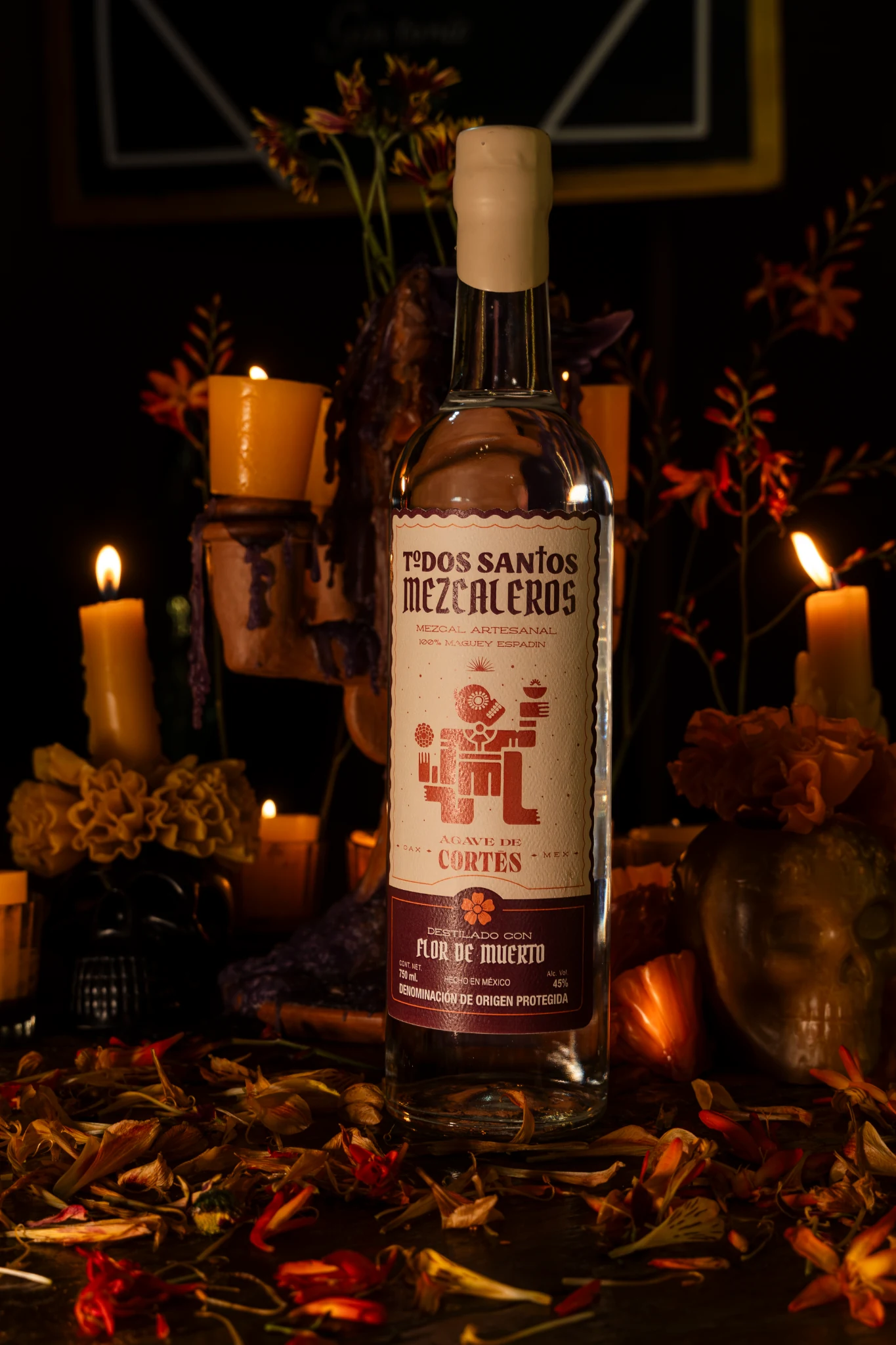 Todos Santos Mezcaleros 2026 destilado con Flor de Muerto